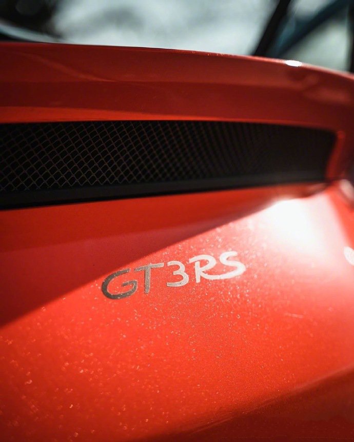 点击大图看下一张：保时捷GT3 RS，帅的一匹