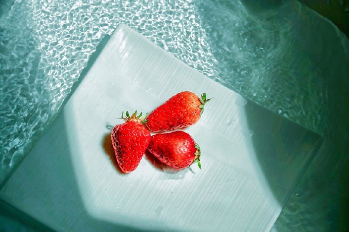 点击大图看下一张：一组夏天味道的草莓图片