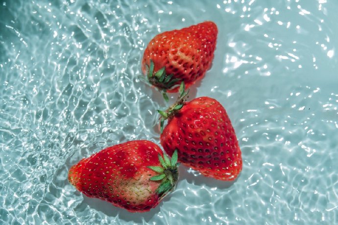 点击大图看下一张：一组夏天味道的草莓图片
