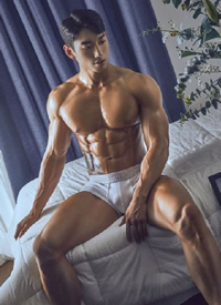健身极致的亚洲肌肉男魔鬼身材图片