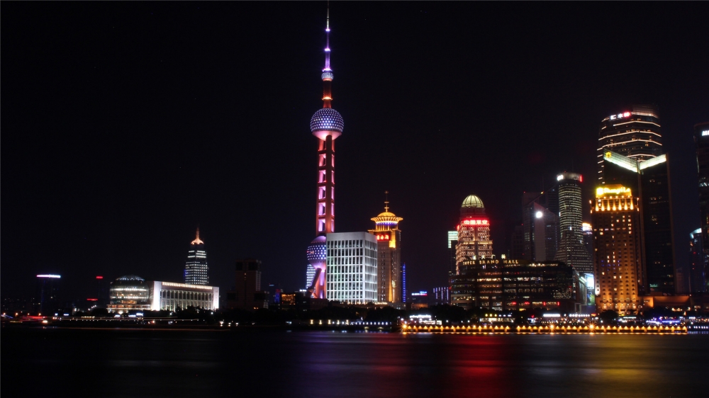 点击大图看下一张：上海外滩夜景唯美高清桌面壁纸