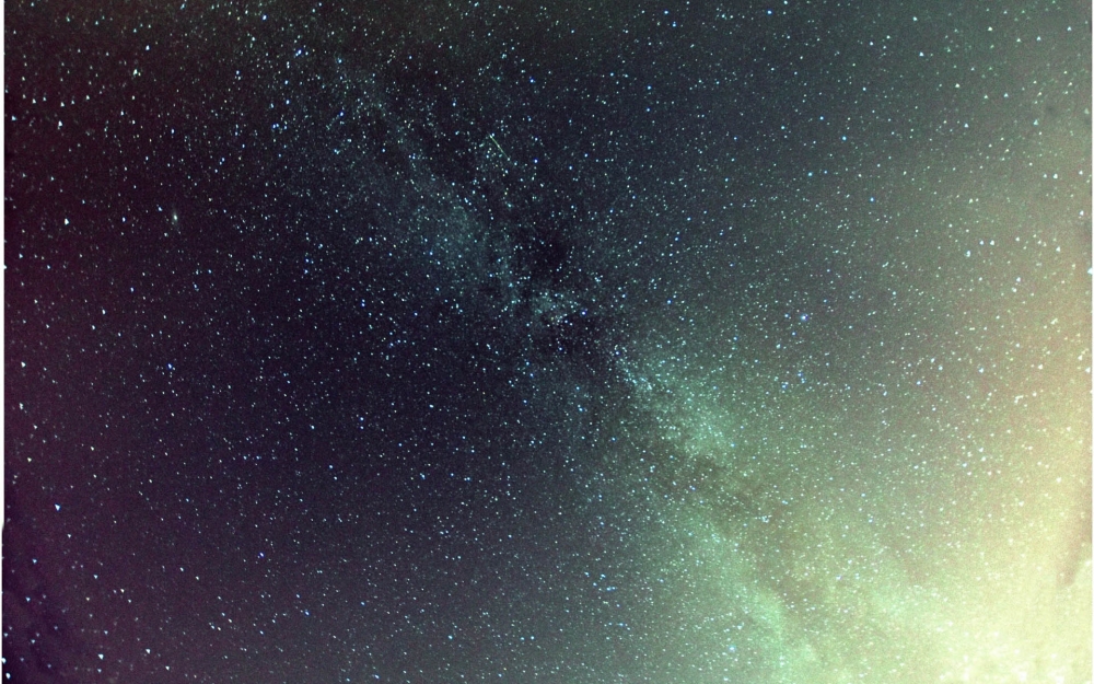点击大图看下一张：璀璨唯美星空夜景图片桌面壁纸