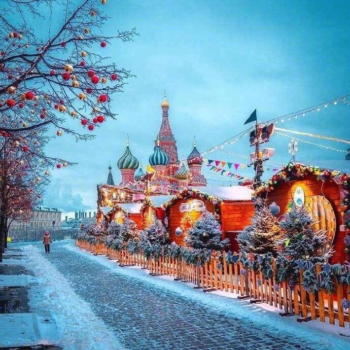 点击大图看下一张：莫斯科的世纪大雪，浪漫了整个红场