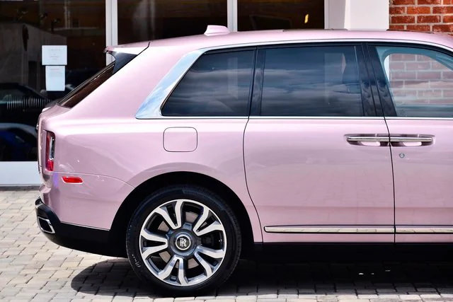 点击大图看下一张：超美的劳斯莱斯汽车图片，粉色有点甜
