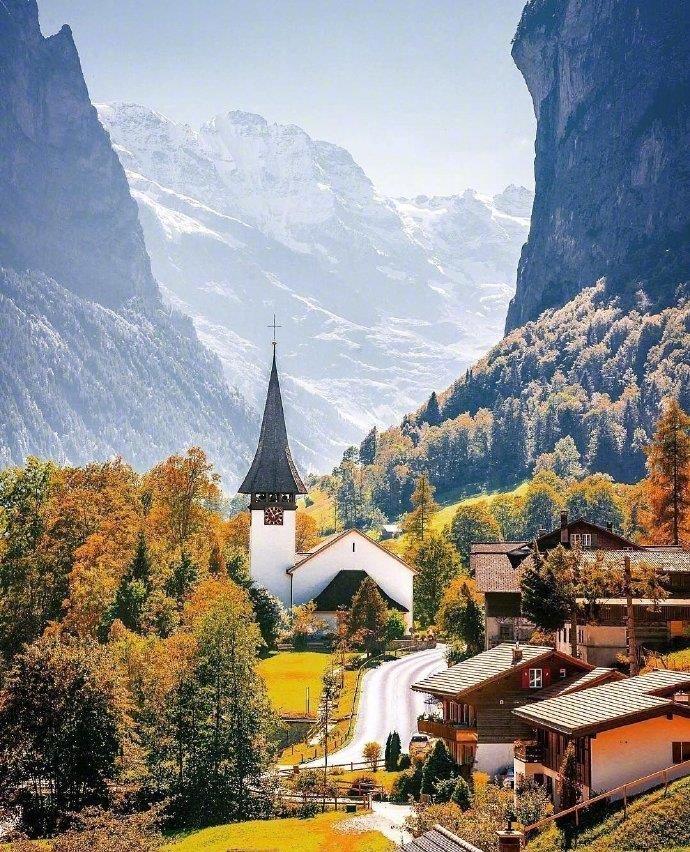 点击大图看下一张：瑞士的“瀑布小镇”——劳特布龙嫩山谷