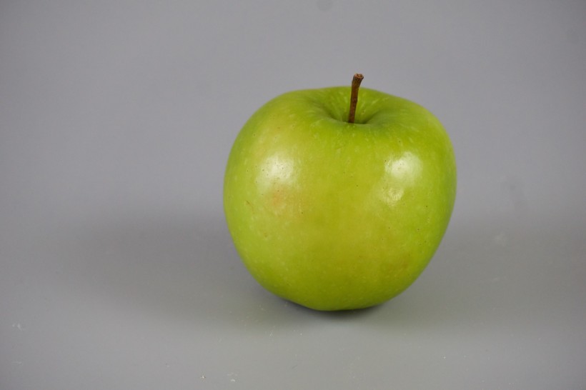 点击大图看下一张：酸酸甜甜的青苹果图片