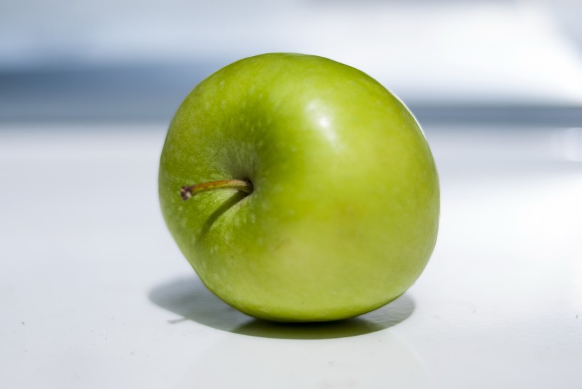 点击大图看下一张：酸酸甜甜的青苹果图片