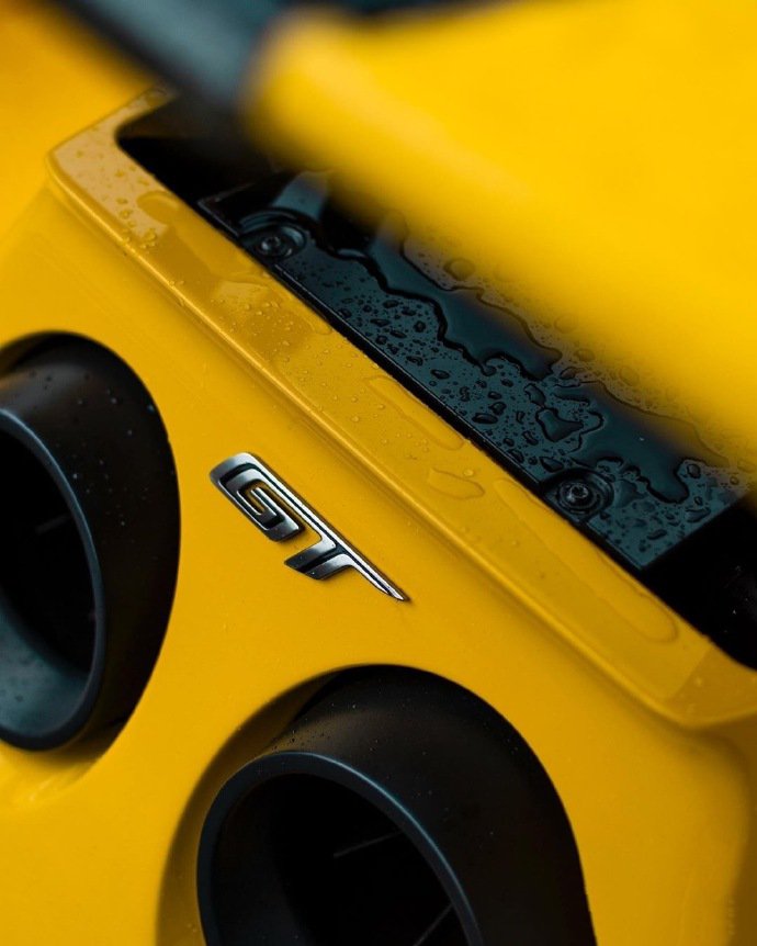点击大图看下一张：炫酷的福特GT跑车图片