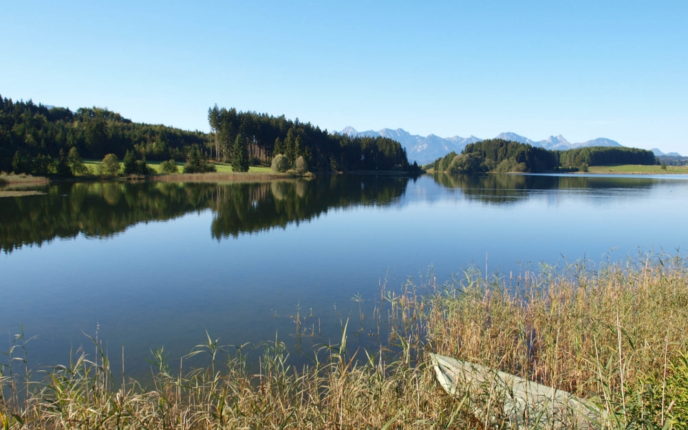 点击大图看下一张：德国福尔根湖超美风景桌面壁纸