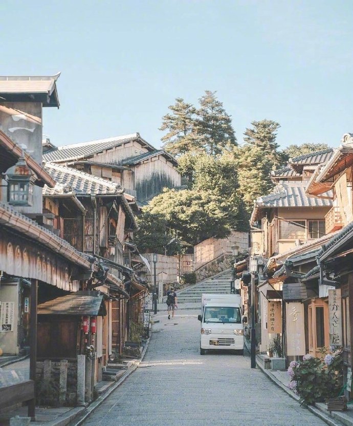 点击大图看下一张：日本京都的夏日街头