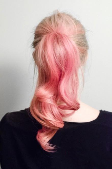 点击大图看下一张：粉色头发，想不想试试？
