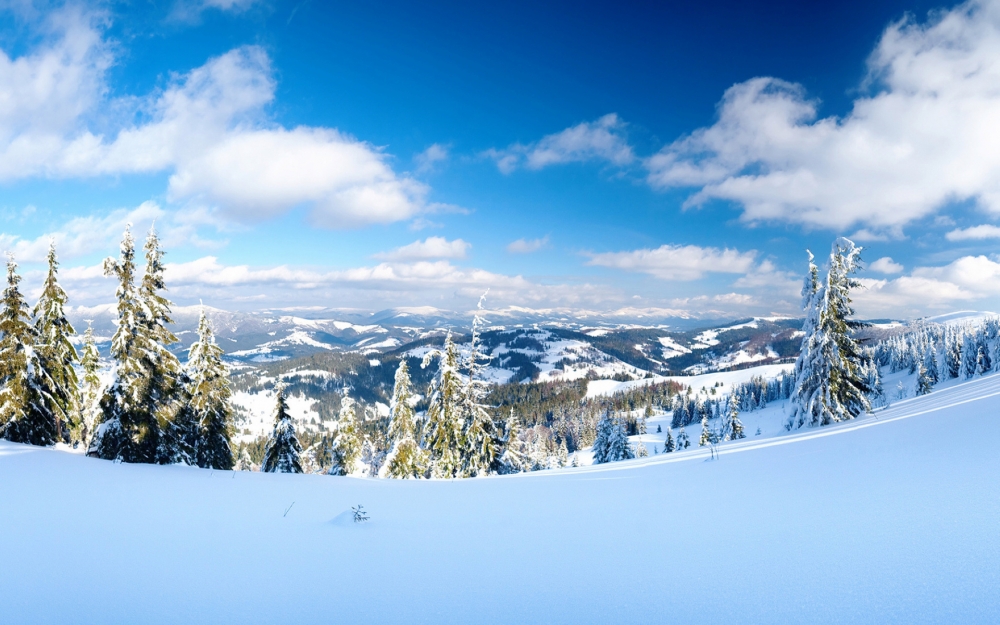 点击大图看下一张：蓝天白雪风景桌面壁纸图片
