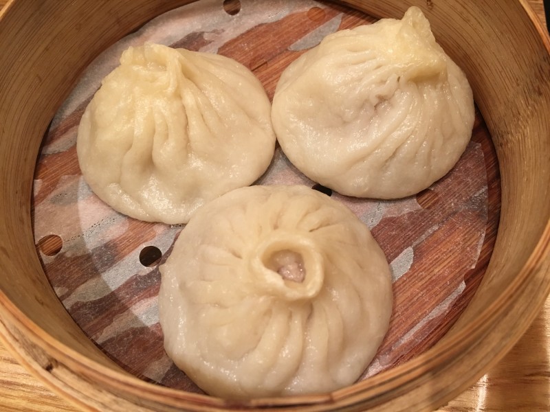 点击大图看下一张：中国特色美食好吃的小笼包图片