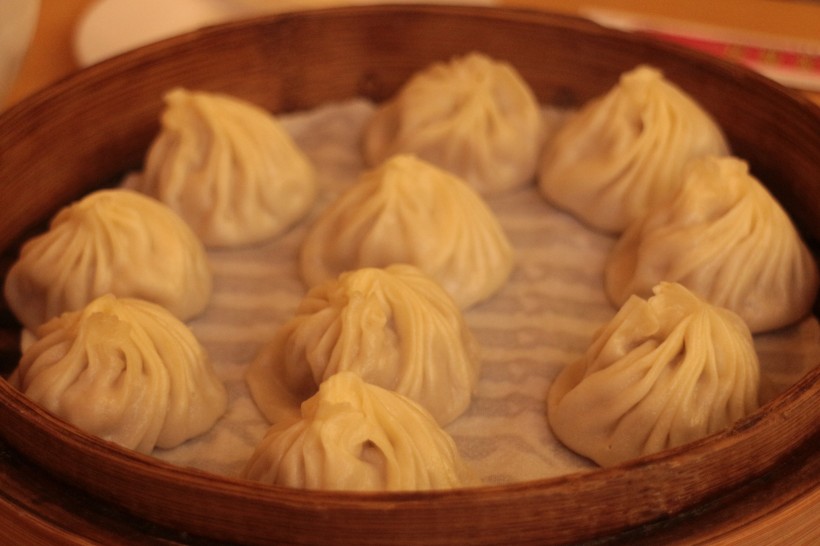 点击大图看下一张：中国特色美食好吃的小笼包图片