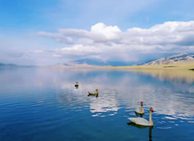 赛里木湖唯美自然风光桌面壁纸