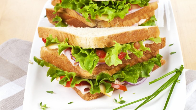 点击大图看下一张：美味营养的三明治图片