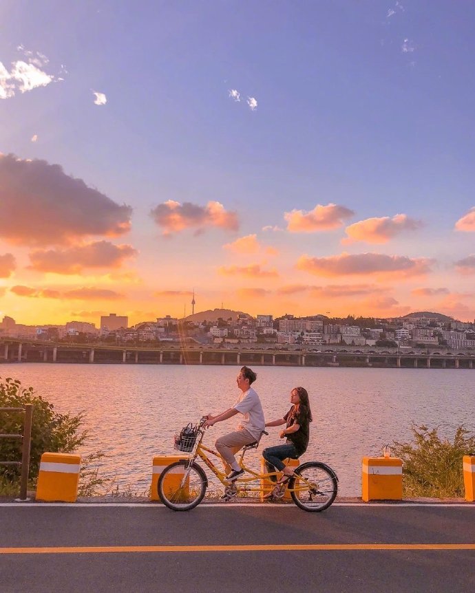 点击大图看下一张：夕阳西下，晚风也温柔