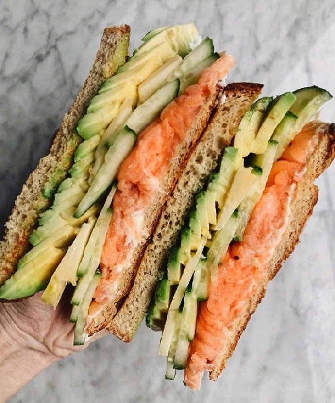 点击大图看下一张：超级好看的三明治美食