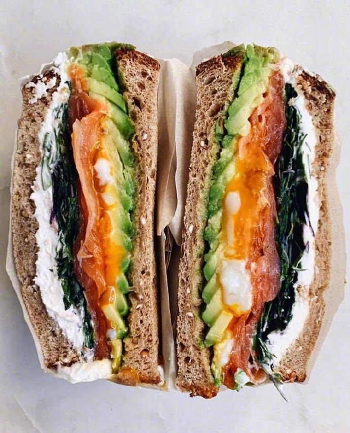点击大图看下一张：超级好看的三明治美食