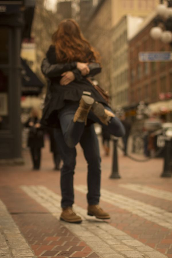 点击大图看下一张：愿有人看透你的逞强后，给你一个最温暖的怀抱