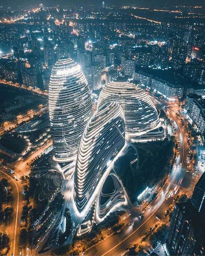 点击大图看下一张：现代化的中国之都——北京