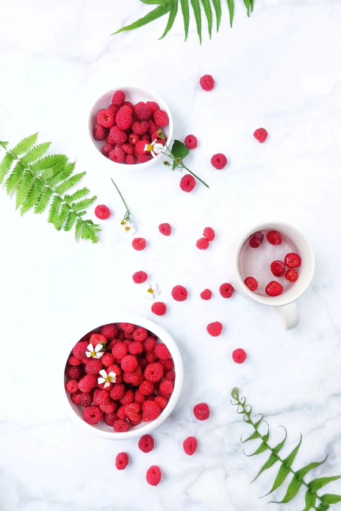 点击大图看下一张：一组酸酸甜甜的树莓图片