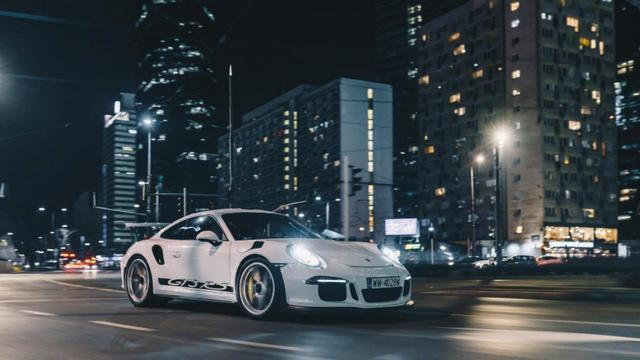 点击大图看下一张：夜太美之保时捷911 GT3 RS，漂亮