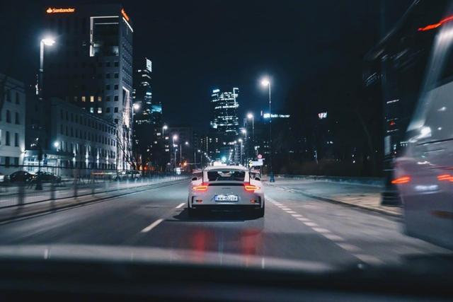 点击大图看下一张：夜太美之保时捷911 GT3 RS，漂亮