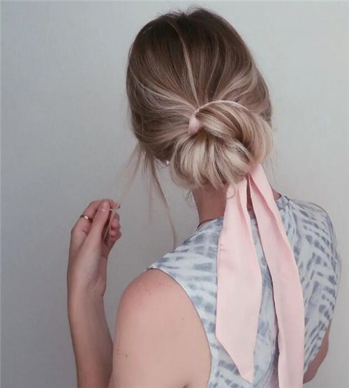 点击大图看下一张：“丝巾编发”太上头，让你从春天美到冬天