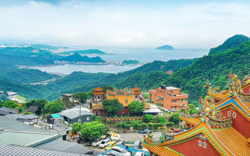 点击大图看下一张：台湾日月潭唯美风景桌面壁纸