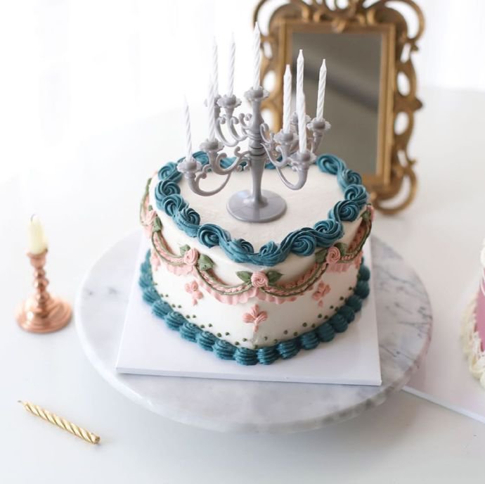 点击大图看下一张：一组漂亮的复古烛台蛋糕图片