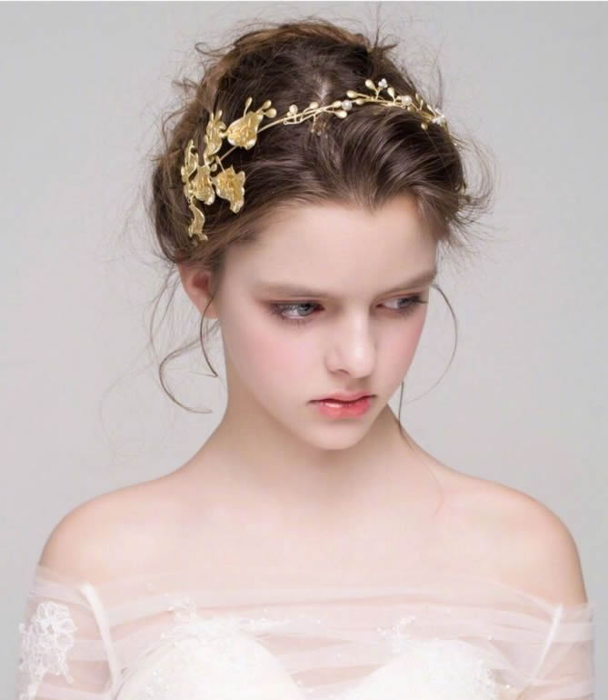 点击大图看下一张：超美的新娘发饰，宛如一个仙子