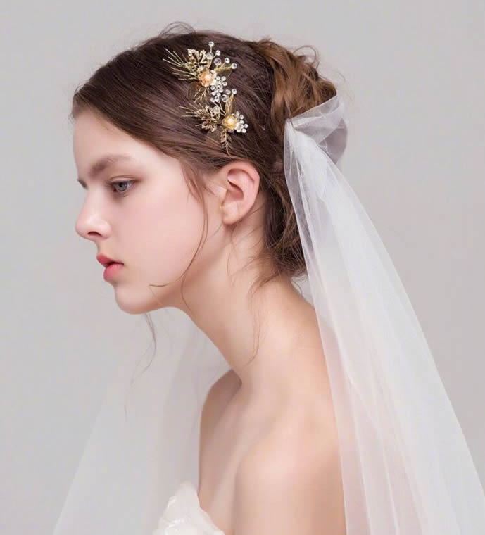 点击大图看下一张：超美的新娘发饰，宛如一个仙子
