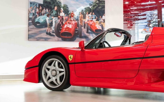 点击大图看下一张：Ferrari F50，骚气十足