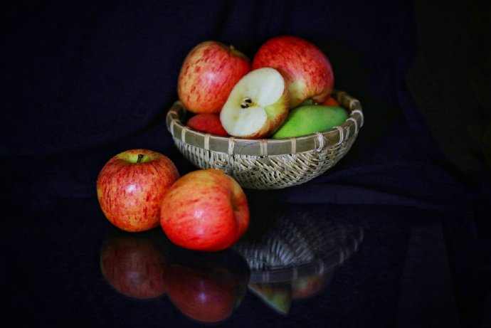 点击大图看下一张：一组香香脆脆的苹果图片