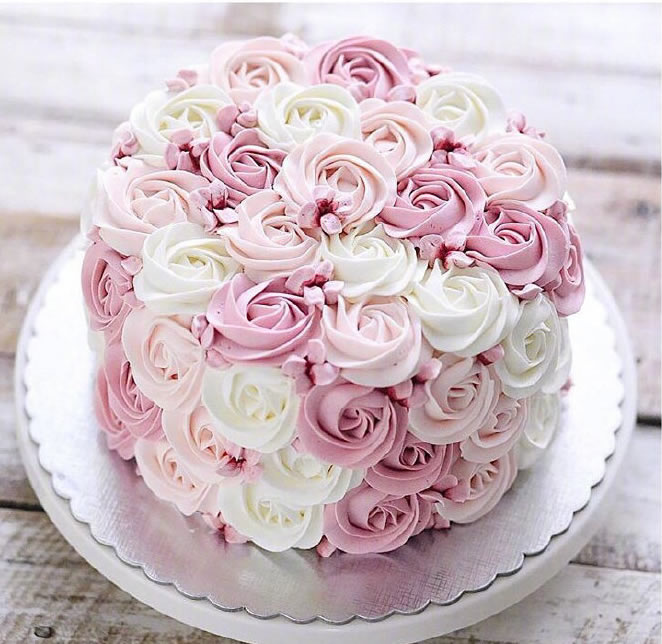 点击大图看下一张：美丽的花朵蛋糕图片