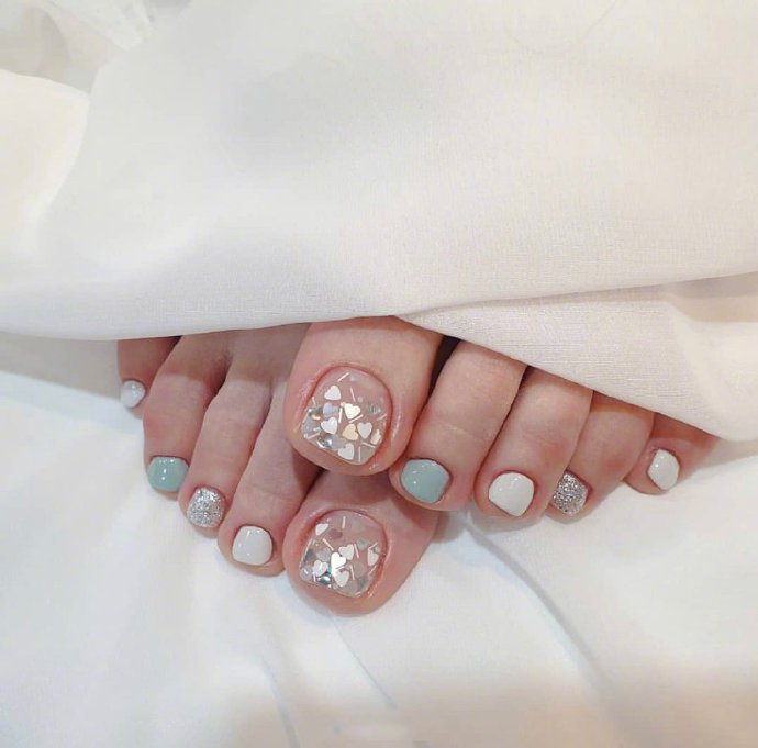 点击大图看下一张:清爽可爱的夏季脚指甲美甲