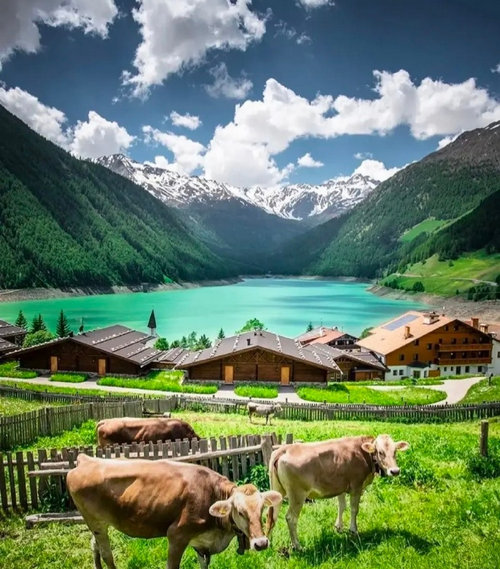 点击大图看下一张：瑞士的精华，浓缩在阿尔卑斯的雪山与湖泊