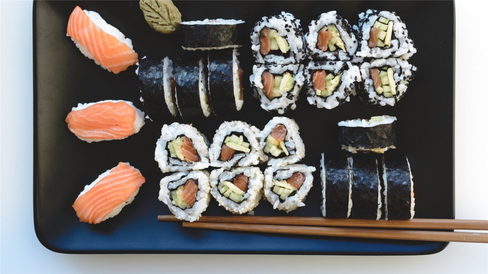 点击大图看下一张：美味精致的寿司高清图片