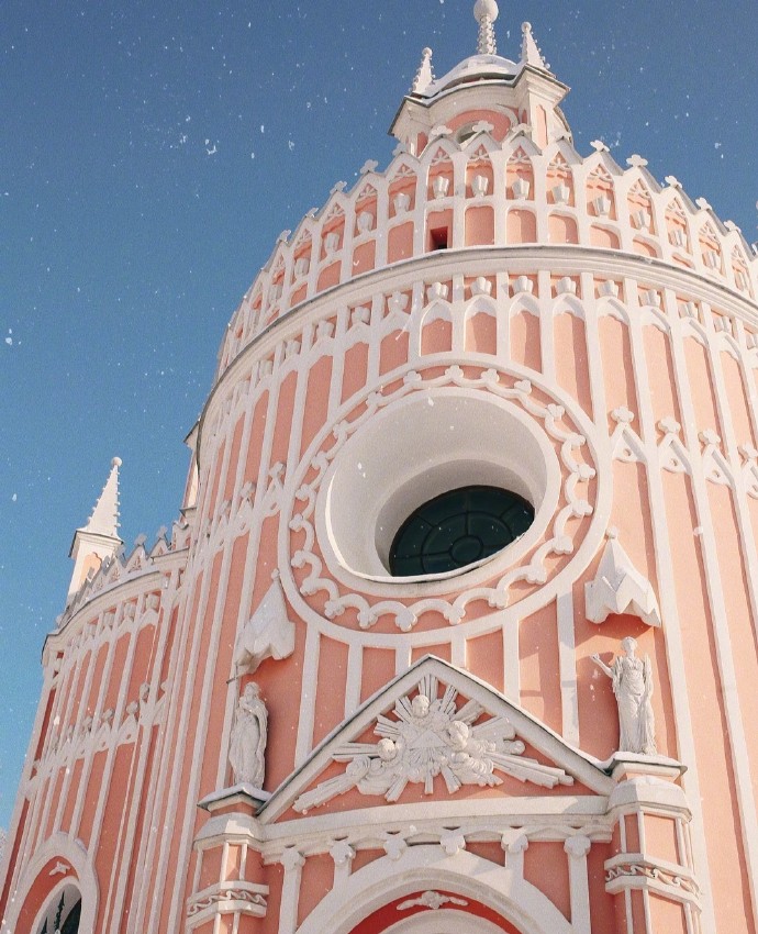 点击大图看下一张：俄罗斯切斯玛教堂犹如一颗粉色棉花糖，少女感爆棚