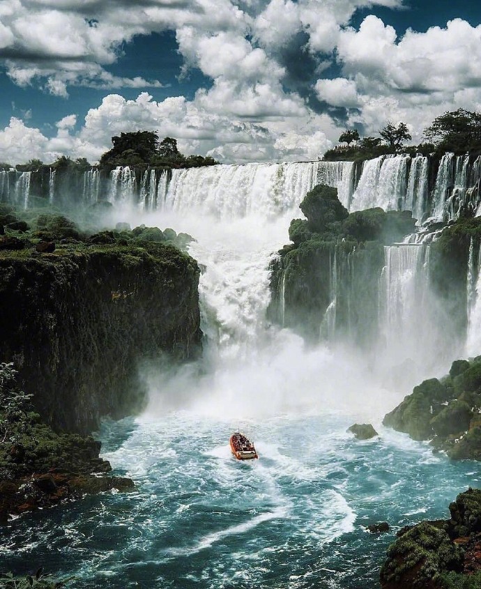点击大图看下一张：世界最宽、南美最大的瀑布 —— 伊瓜苏瀑布