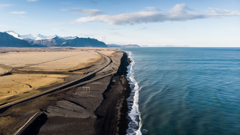 点击大图看下一张：冰岛海岸线风景图片桌面壁纸