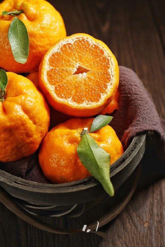 点击大图看下一张：一组酸甜可口的橘子图片欣赏