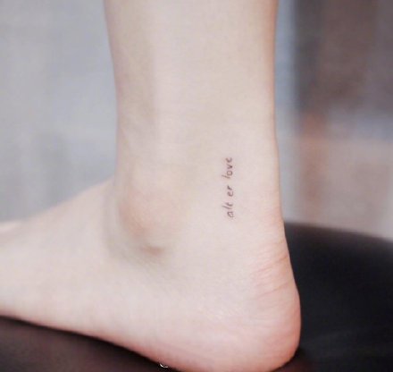 点击大图看下一张：一组脚踝上的小清新纹身图案