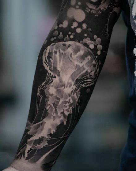 点击大图看下一张：一组欧美写实手臂纹身图案欣赏