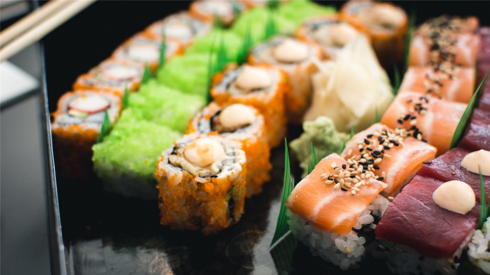 点击大图看下一张：一组丰富好吃的寿司图片