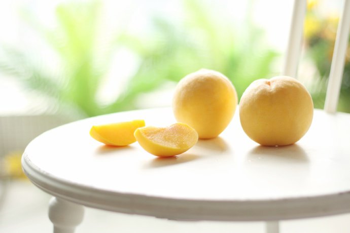 点击大图看下一张：一组好吃营养的黄桃图片