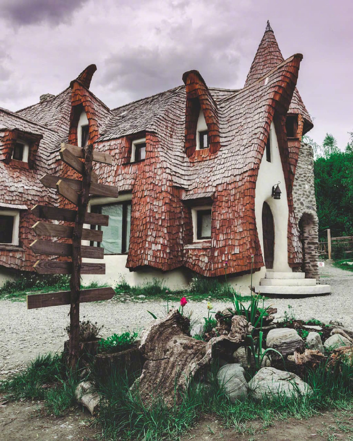 点击大图看下一张：唯美的格林童话城堡，罗马尼亚仙女谷的“泥城堡” ​​​​