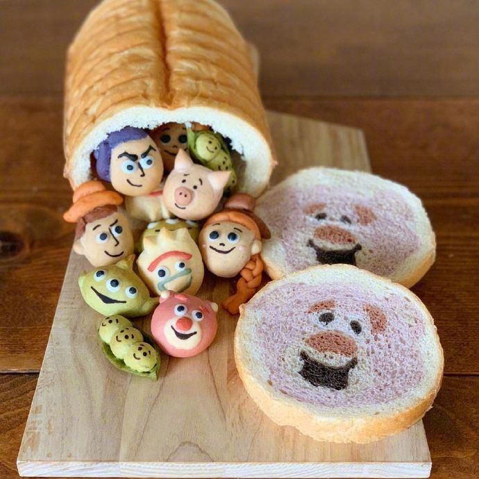点击大图看下一张：一组面包小可爱图片