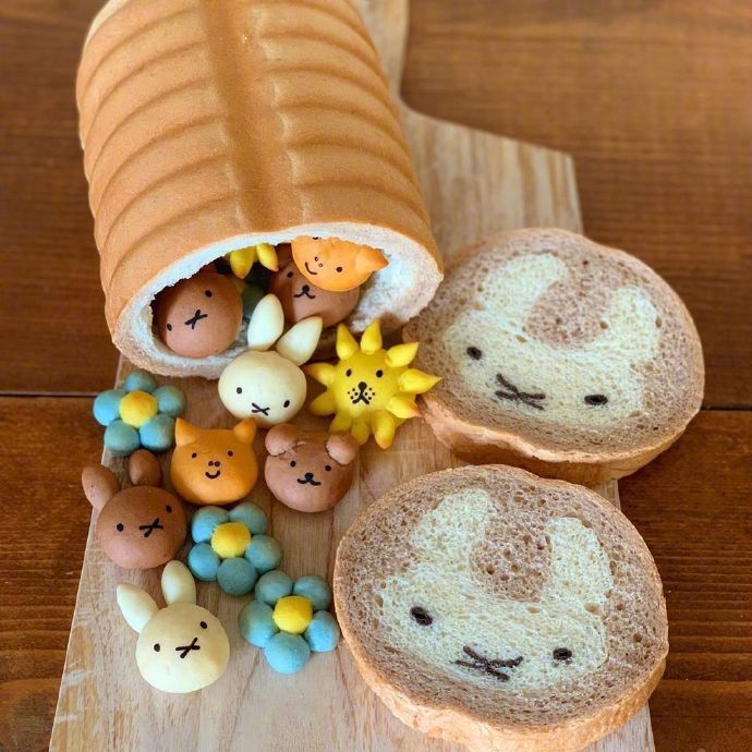 点击大图看下一张：一组面包小可爱图片